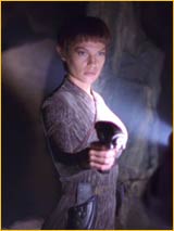 T'Pol phaser en main