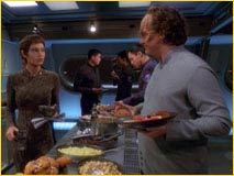 T'Pol et Phlox au mess