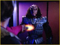 Worf exécutant Korris